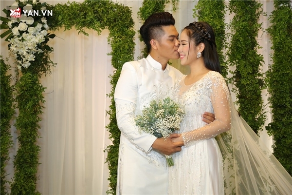 
Lê Phương và Trung Kiên làm đám cưới từ ngày 8/8/2017 sau gần 2 năm yêu nhau. - Tin sao Viet - Tin tuc sao Viet - Scandal sao Viet - Tin tuc cua Sao - Tin cua Sao