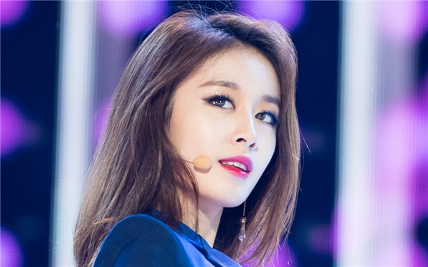 
“Tiểu Kim Tae Hee” của Hàn Quốc sở hữu nhan sắc ngọt ngào và góc mặt nghiêng đẹp không tì vết. 