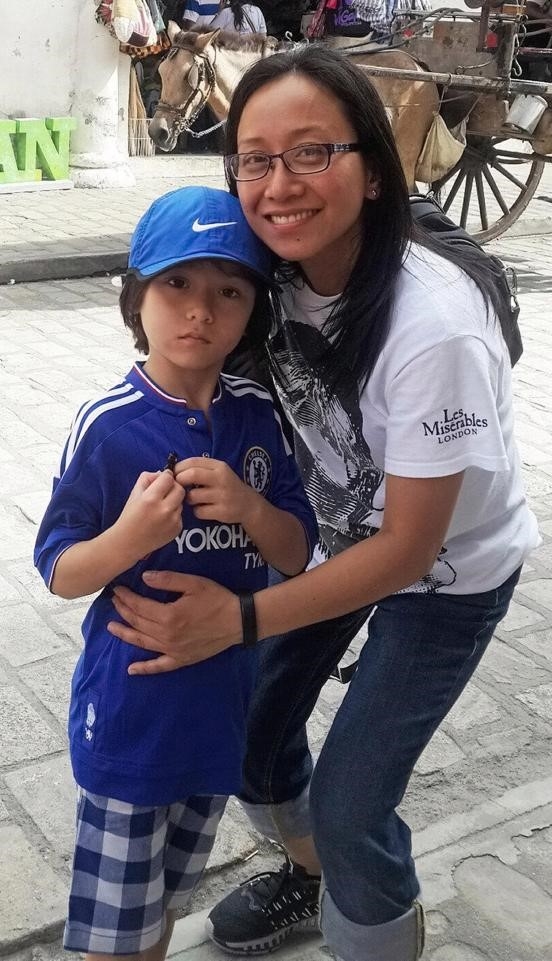 
Julian và mẹ Jumarie tại Barcelona trước vụ tấn công