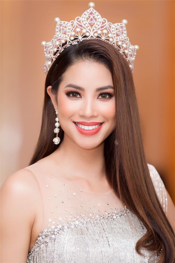 Chiêm ngưỡng những chiếc vương miện xa hoa của Hoa hậu Hoàn vũ Việt Nam
