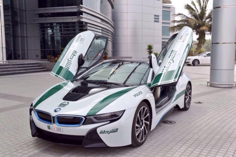 
BMW i8 là chiếc xe thể thao hybrid đầu tiên trên thế giới gia nhập lực lượng cảnh sát tuần tra Dubai.