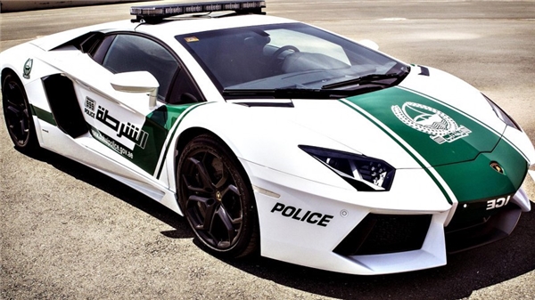 
Mẫu siêu xe mơ ước của tất cả những ai đam mê tốc độ cũng nằm trong bộ sưu tập ở đội xe cảnh sát Dubai.