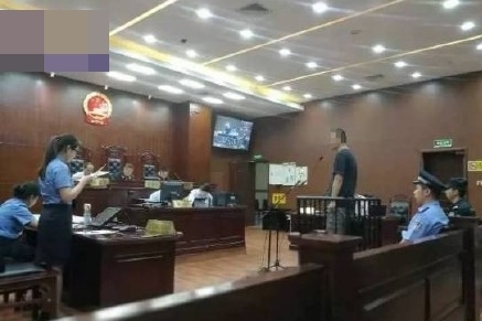 
Phiên tòa xét xử Xue Mou về tội danh giết người.