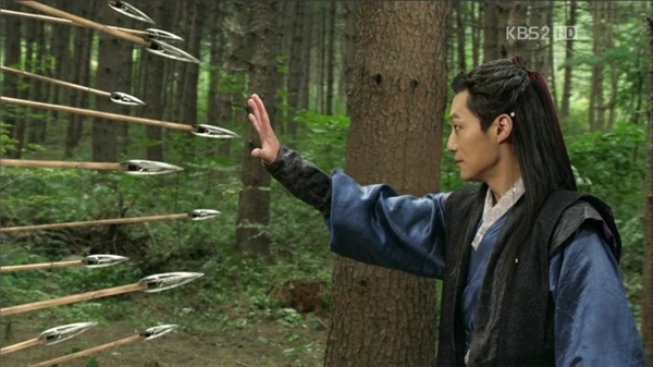 
Không chỉ có Cha Tae Hyun mà những diễn viên khác của bộ phim cũng trở thành “nạn nhân” của kỹ xảo “í ẹ”.