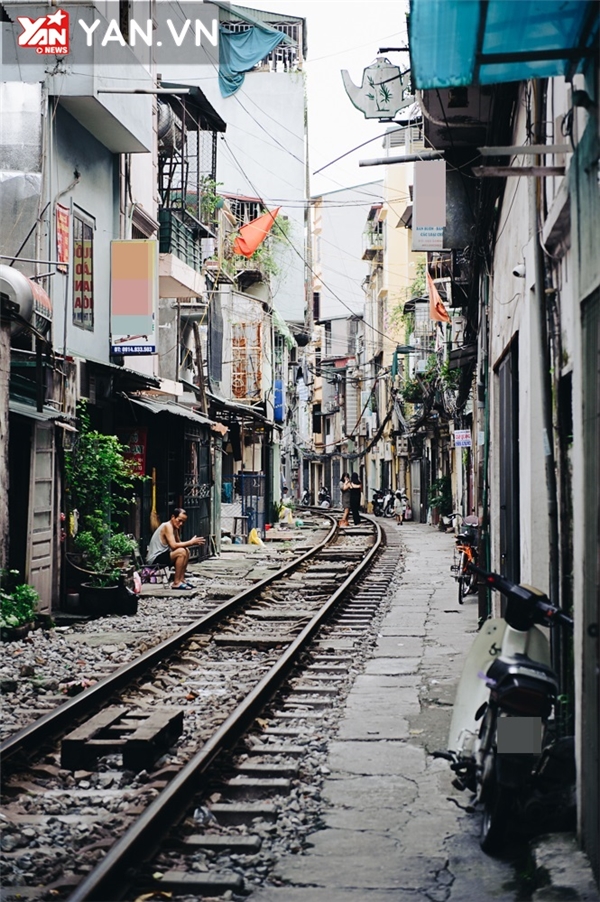 
Những căn nhà ở phố Tập thể đường sắt, Khâm Thiên, Hà Nội chỉ cách ray tàu có vài bước chân