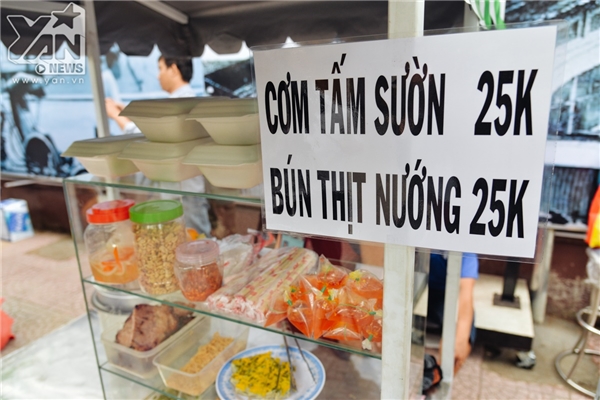Phố hàng rong đầu tiên tại Sài Gòn khai trương: Đồ ăn ngon, hợp vệ sinh, ai cũng thích
