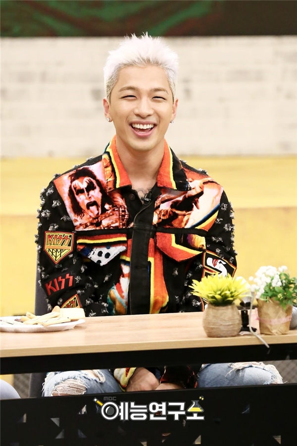 G-Dragon khiến fan “cười ngất” khi “troll” bạn thân Taeyang không thương tiếc