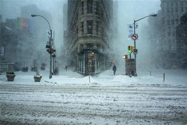 
Thành phố New York (Mỹ) vắng vẻ trong cơn bão tuyết Jonas.