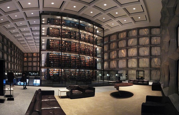 
 Thư viện đẹp bậc nhất với nhiều đầu sách phong phú.