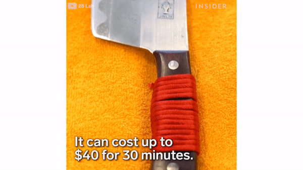 
30 phút mát xa bằng dao phay trị giá 40 đô la Mỹ (khoảng 900 nghìn đồng)  