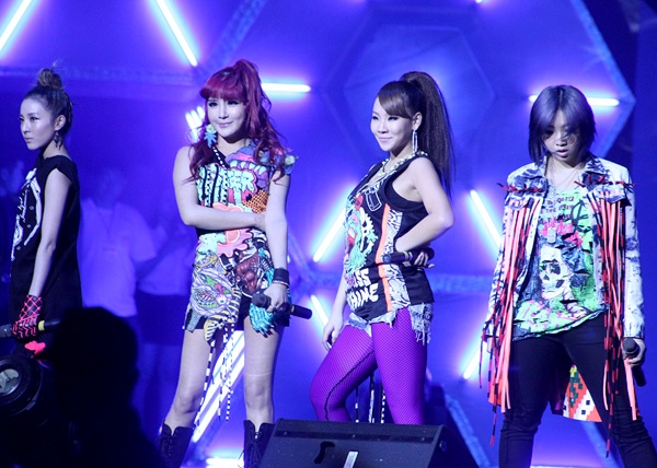 
Và vào năm 2011, 2NE1 cũng đã đến tham dự đêm nhạc Going Together Concert tại Hà Nội.