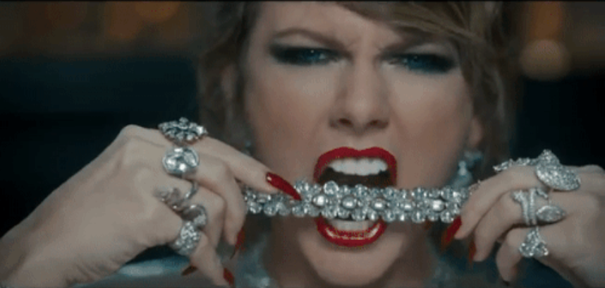 
Taylor Swift giận dữ và đầy khinh miệt kẻ thù trong MV Look What You Made Me Do. 