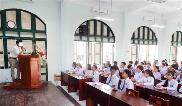 9X bịa chuyện dạy nhiếp ảnh cho 600 học sinh THPT tại Tiền Giang