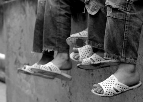 Dân mạng nói gì về đôi dép tổ ong huyền thoại của Việt Nam đang trở thành mốt ở Nhật