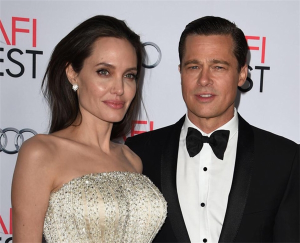 
Angelina Jolie - Brad Pitt.