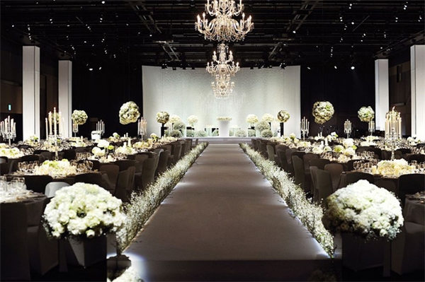 
Không gian tiệc cưới đầy sang trọng tại nơi sẽ diễn ra hôn lễ của Song Joong Ki và Song Hye Kyo.