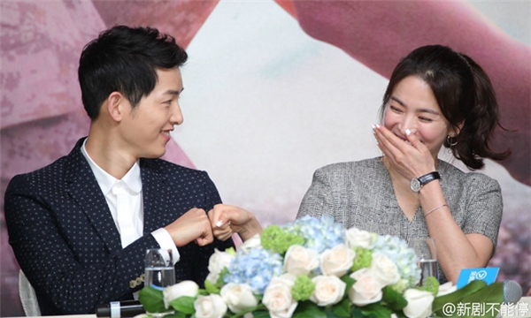 
Song Joong Ki và Song Hye Kyo được cộng đồng fan yêu mến vì tài năng diễn xuất xuất thần cùng cách ứng xử lịch thiệp với người xung quanh.