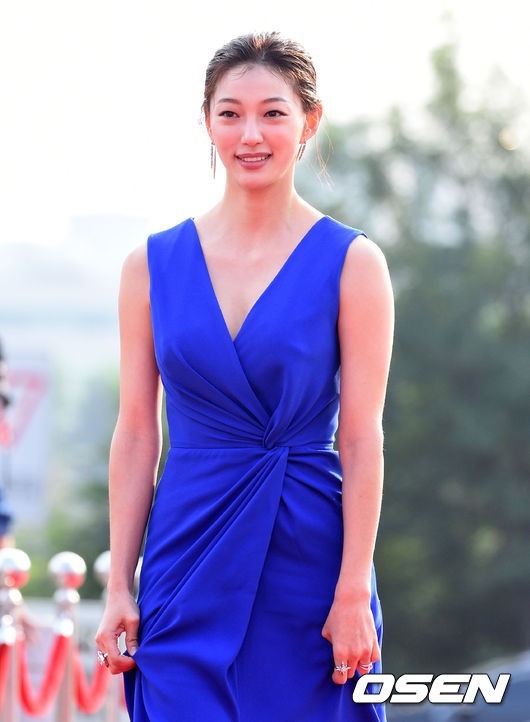 
Đã 36 tuổi, nữ diễn viên Lee El vẫn là biểu tượng của vẻ đẹp sexy gợi cảm.