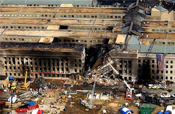 
Hiện trường vụ máy bay mang số hiệu 77 của American Airlines đâm vào Lầu Năm Góc trong sự kiện 11/9. Ảnh: Wikipedia