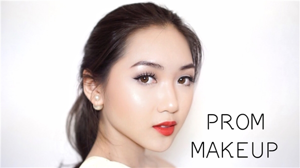 Từ yêu makeup đến trở thành beauty vloggers nổi tiếng, bạn biết 4 cô gái này?