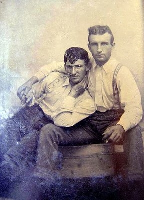
Còn đây là cặp đồng tính ở châu Âu, vào năm 1906 