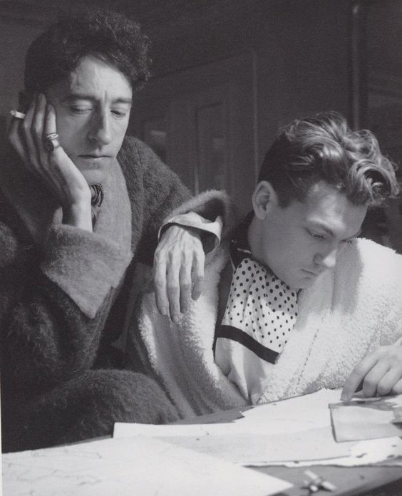 
Cặp đôi Jean Cocteau và Jean Marais, được chụp bởi nhiếp ảnh gia Beaton, 1930