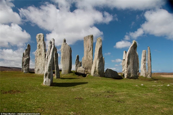 Cấu trúc vòng tròn đá Callanish là một trong những địa điểm du lịch nổi tiếng nhất trên quần đảo Hebrides.