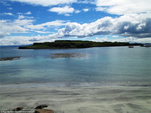 
Hình ảnh này được nhiếp ảnh gia Paul Murton chụp tại Eigg, một trong những hòn đảo nhỏ thuộc nhóm đảo Hebrides.