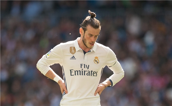 
Nóng vội ngày trở lại, Gareth Bale đã phải “trả giá” khi liên tục phải sử dụng thuốc giảm đau khi ra sân. Chính anh cũng đã thừa nhận cảm thấy hối hận khi đã vội vã trở lại dù chấn thương chưa hoàn toàn bình phục, dẫn tới việc phải lạm dụng một lượng lớn thuốc giảm đau. 