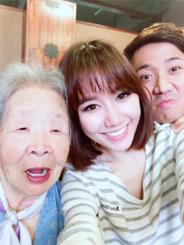 
Hari Won khoe bà ngoại người Hàn Quốc 91 tuổi. - Tin sao Viet - Tin tuc sao Viet - Scandal sao Viet - Tin tuc cua Sao - Tin cua Sao