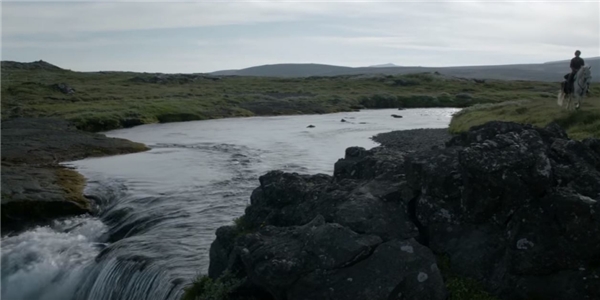 
Thác nước lên hình trong cảnh trước khi Arya khởi hành đến Braavos cũng nằm trong Vườn Quốc gia Þingvellir.