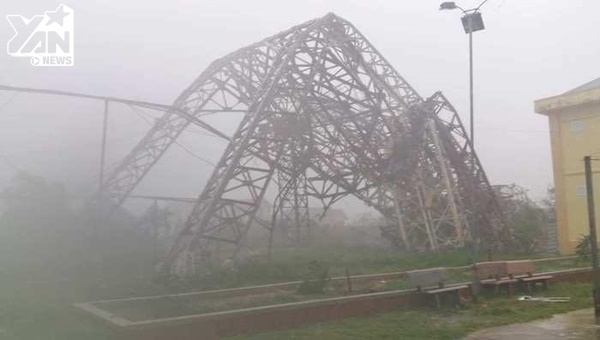 
Cột Đài truyền hình huyện Kỳ Anh (Hà Tĩnh) cao 100m bị gãy đổ hoàn toàn