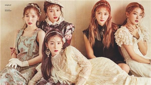 
Nhưng thực ra, "nữ thần nhan sắc hàng đầu của nền giải trí xứ Hàn" Irene mới mới chính là trưởng nhóm của Red Velvet