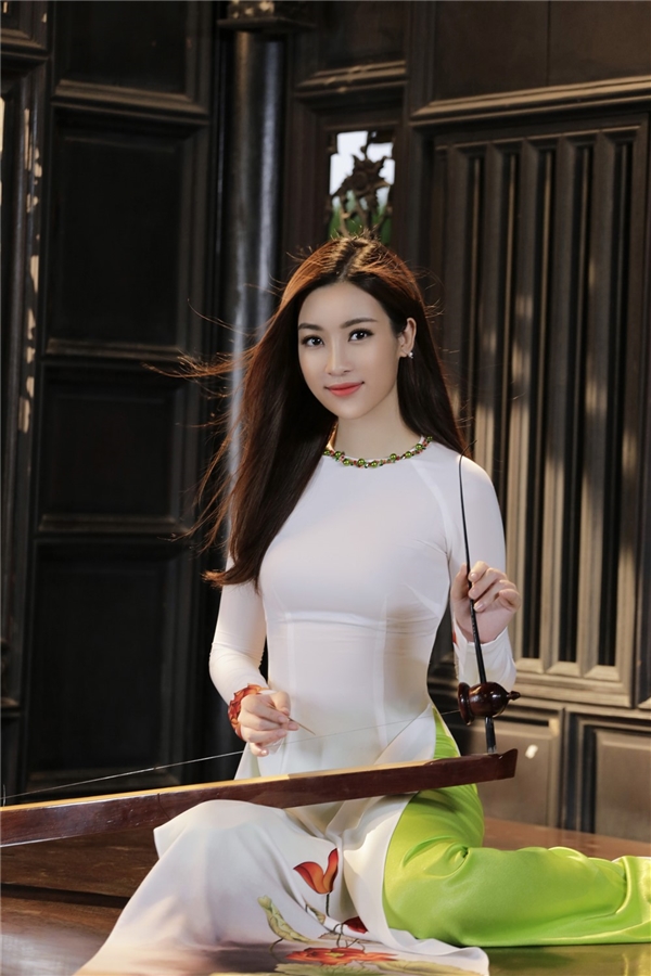 
Là đại diện nhan sắc Việt Nam bước vào Miss World 2017, Mỹ Linh đã gánh trên mình sứ mệnh lớn lao khi đem hình ảnh nước nhà đến gần với bạn bè quốc tế.
