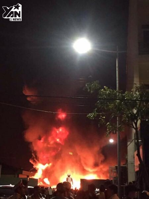 Hải Phòng: Cháy cực lớn tại công ty nhựa, ngọn lửa bùng lên dữ dội