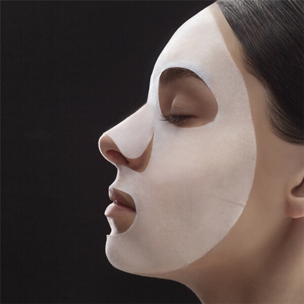 
Sheet mask: Mặt nạ giấy.