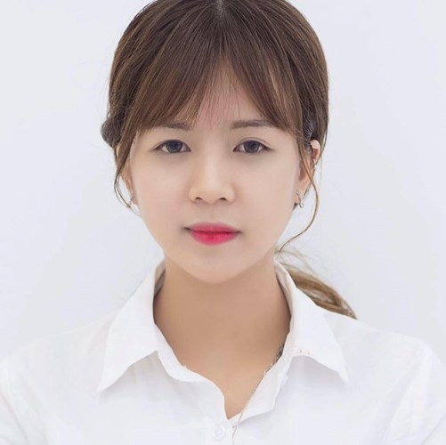 
Nguyễn Thùy Dương, nữ sinh học viện Hành Chính sinh năm 1996 đến từ Hà Giang từng được cộng đồng mạng "truy lùng" vì tấm ảnh thẻ xinh xắn của mình.