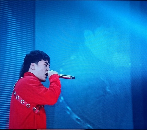 
Khi những hình ảnh đầu tiên chụp Seungri xuất hiện tại concert của G-Dragon được chia sẻ, hầu hết người hâm mộ còn tưởng đây là ảnh ghép.