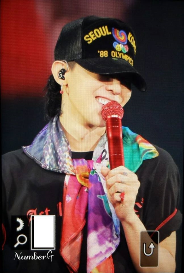 Bất ngờ xuất hiện trên sân khấu, Seungri khiến G-Dragon cười “tươi không cần tưới”