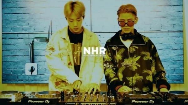 
“Maknae” của Big Bang còn là ông chủ của một hãng đĩa riêng có tên gọi Natural High Records (NHR). Hãng đĩa này của Seungri có hợp tác với một số nghệ sĩ như TPA, DJ Glory, Danu,... 