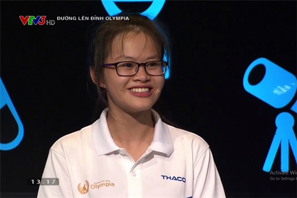 
Tuy không giành chiến thắng ở cuộc thi tháng, nữ sinh THPT Cao Bá Quát, Hà Nội vẫn nhận được sự cổ vũ nhiệt tình và yêu mến của khán giả cho tinh thần thi đấu hết mình. Ảnh chụp màn hình.