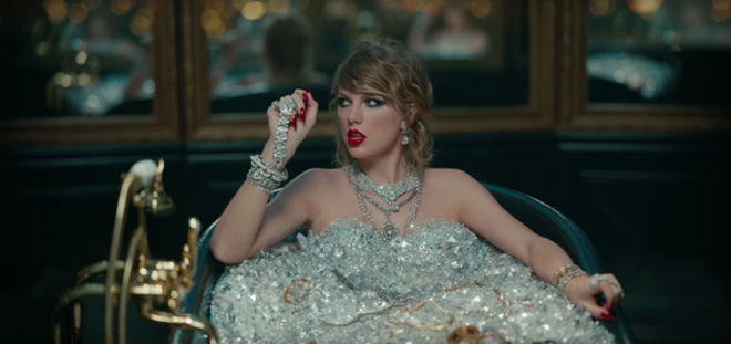 
Hình ảnh của Taylor trong MV Look what you made me do.