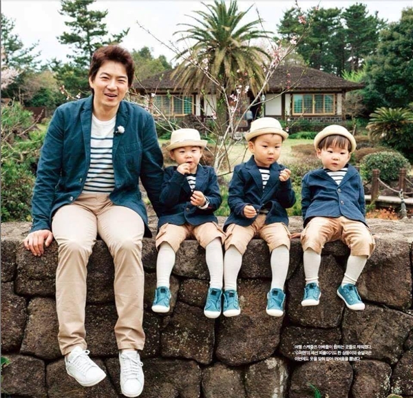 
Bố con nhà Song Il Gook khiến cả Hàn Quốc "phát cuồng" vì sự đáng yêu của mình.