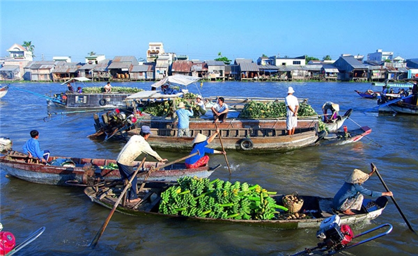 
Chợ nổi Cái Răng là một trong những điểm tham quan đặc sắc nhất ở Cần Thơ. Đây là một nét văn hóa rất đặc sắc ở vùng đồng bằng sông nước Cửu Long, thu hút rất nhiều du khách, đặc biệt là khách nước ngoài. Ảnh: Tourmientayvietnam.