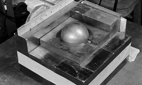 
"Lõi quỷ" plutoni khiến hai nhà khoa học bỏ mạng. Ảnh: Flickr.