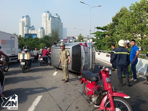 
Vụ việc khiến nhiều người đi xe máy hoảng sợ, giao thông qua khu vực khó khăn