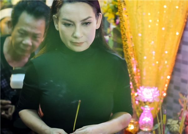 Sao Việt đau buồn, bần thần đến viếng nghệ sĩ Khánh Nam giữa khuya - Tin sao Viet - Tin tuc sao Viet - Scandal sao Viet - Tin tuc cua Sao - Tin cua Sao
