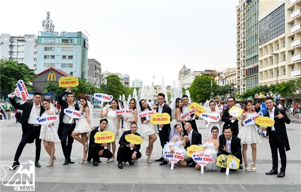 Màn nhảy flashmob cô dâu chú rể gây “náo loạn” phố đi bộ Nguyễn Huệ