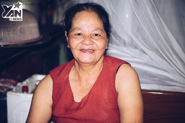 
Cuộc sống sông nước khiến bà Bình già hơn so với cái tuổi 60 của mình