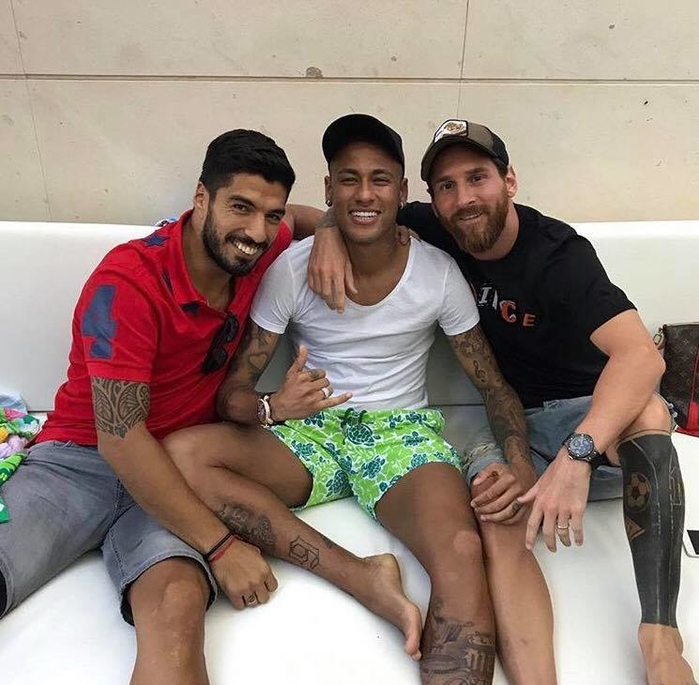 Suarez và Messi sẽ tái ngộ Neymar (giữa) ở Pháp?